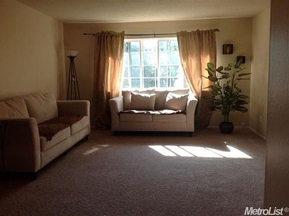 3rd image of 722 W Los Felis Ave