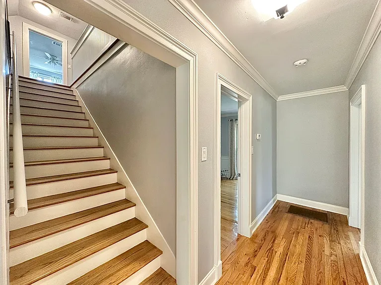 802 Hamvasy Ln — Photo 40