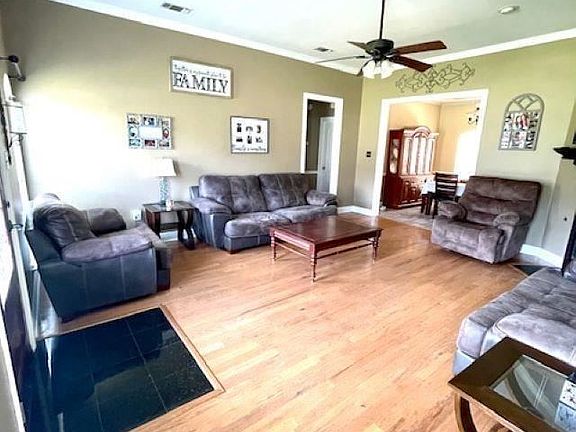 3rd image of 8066 Versailles Ave