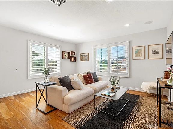 2nd image of 2828 Famosa Blvd Unit 305