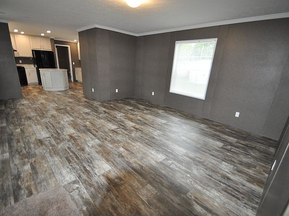 5th image of 38 Gaslight Dr