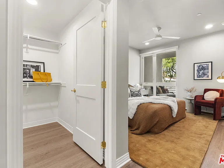 7428 Santa Monica Blvd #202 — Photo 18