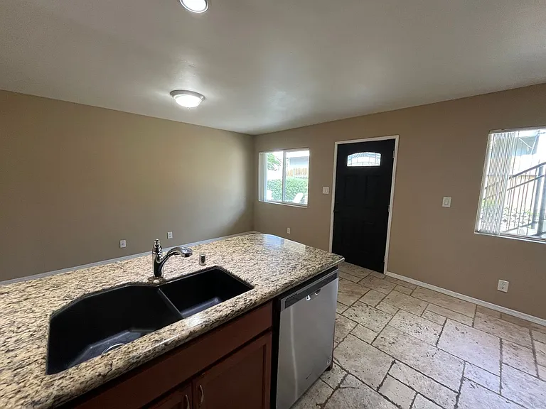 5065 W Point Loma Blvd #C — Photo 22