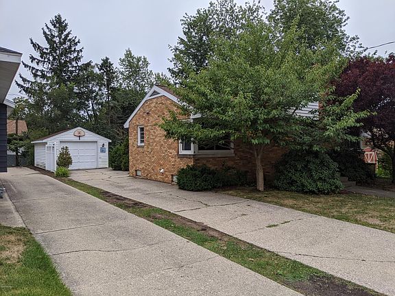 2nd image of 514 Oakes Ave