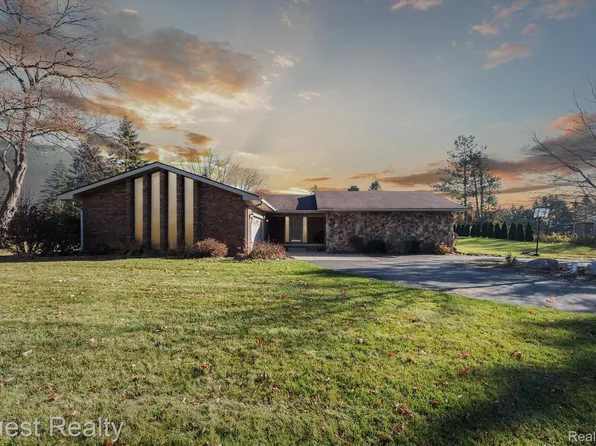 30540 Martindale Rd, New Hudson, MI 48165