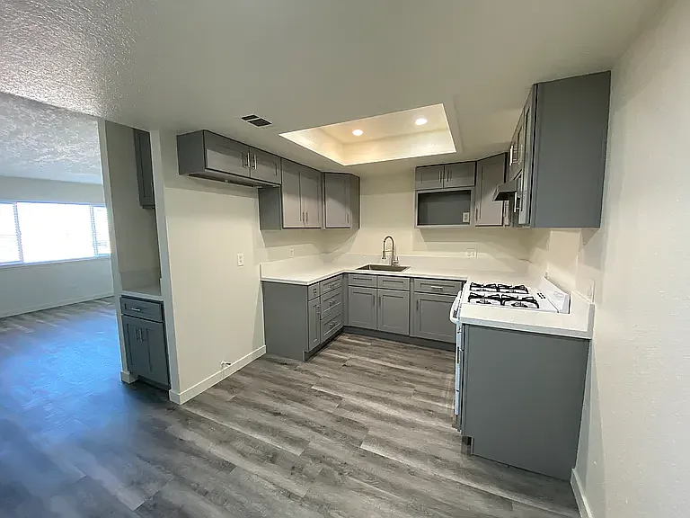 2 bed, 900 sqft, $1,625 — Photo 1