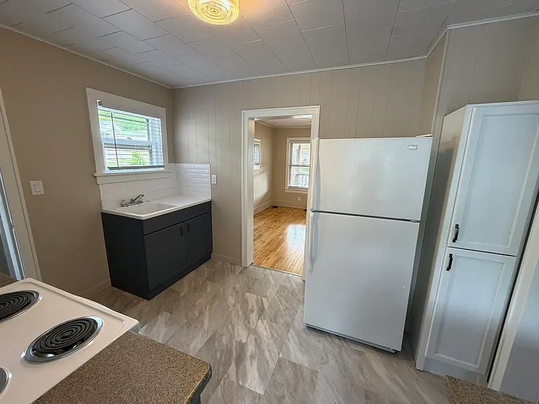 435 Gold St — Photo 4