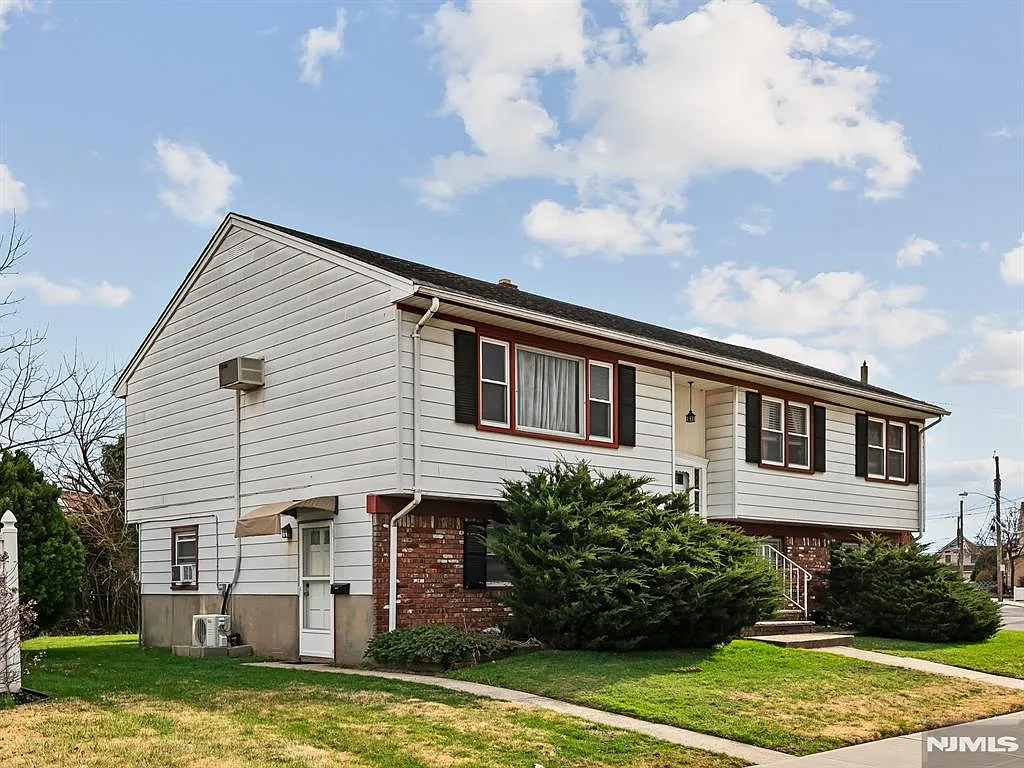 33 Beech St photo 1