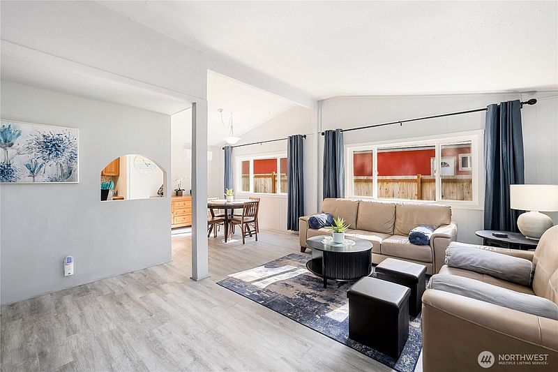 5th image of 350 E Lakeshore Drive E