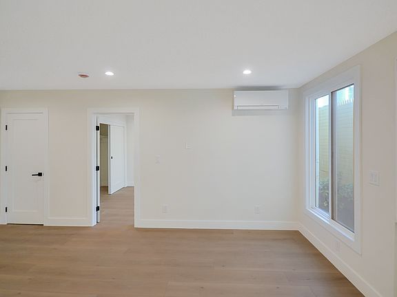 3rd image of 220-222 Francisco St #220A