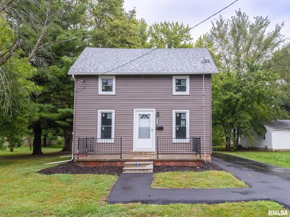 331 N West St, Farmington, IL 61531
