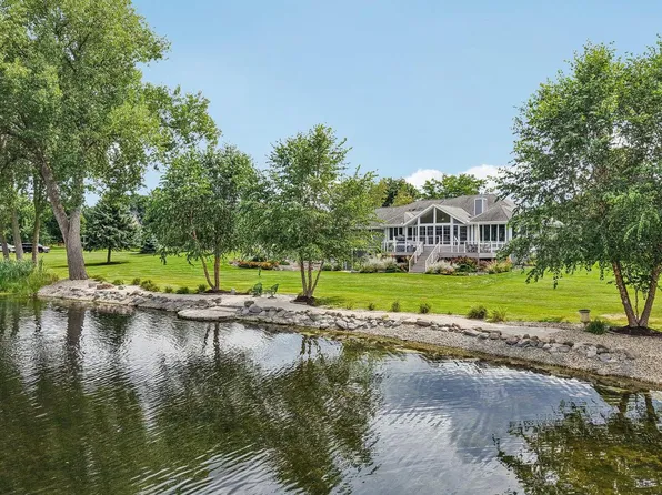 1223 N Laurel LANE, Oconomowoc, WI 53066