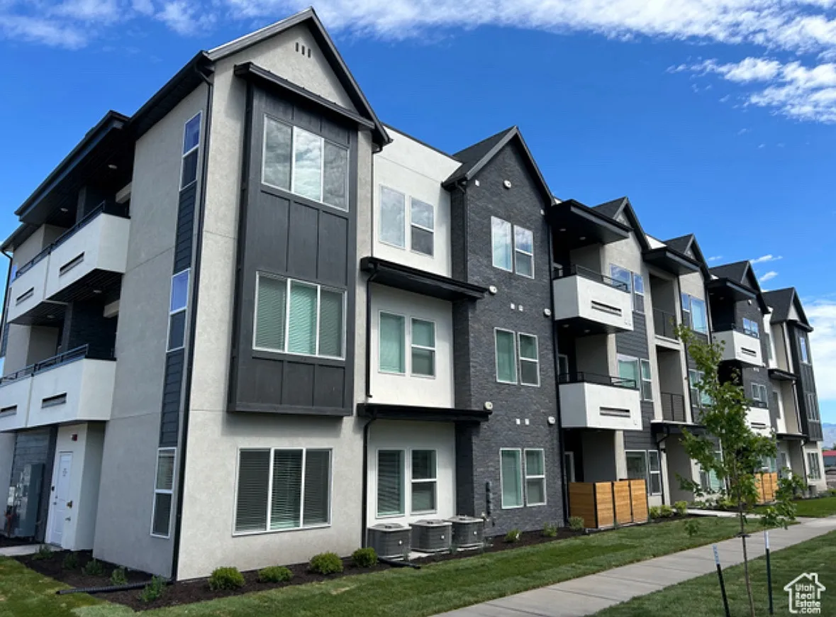 3115 S 200 W — Photo 2