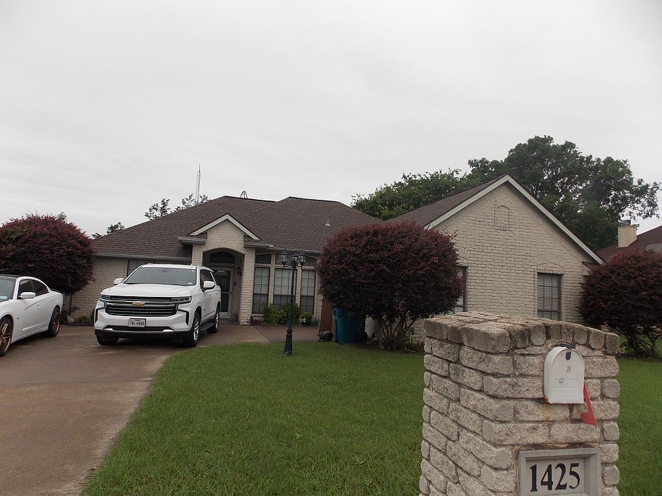 1st image of 1425 Nottingham Dr