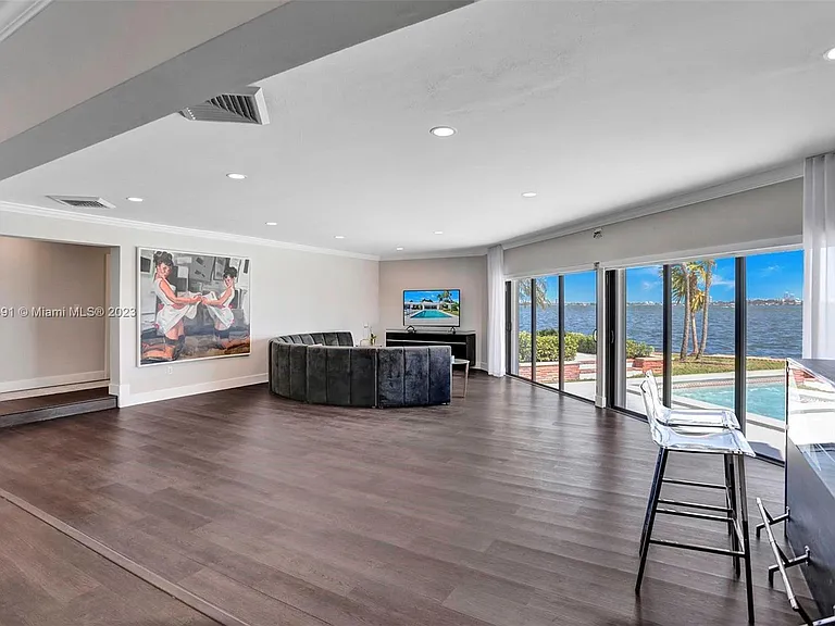 9101 N Bayshore Dr — Photo 14
