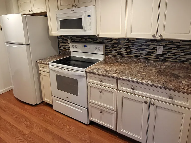 Colony Park Apartments — Photo 8