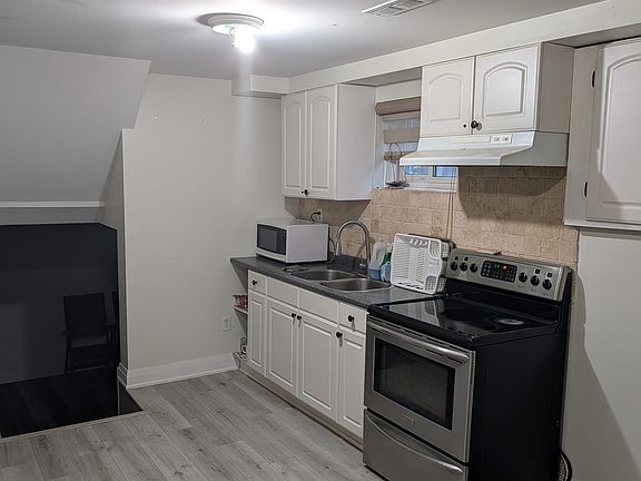 2nd image of 6393 Chaumont Cres