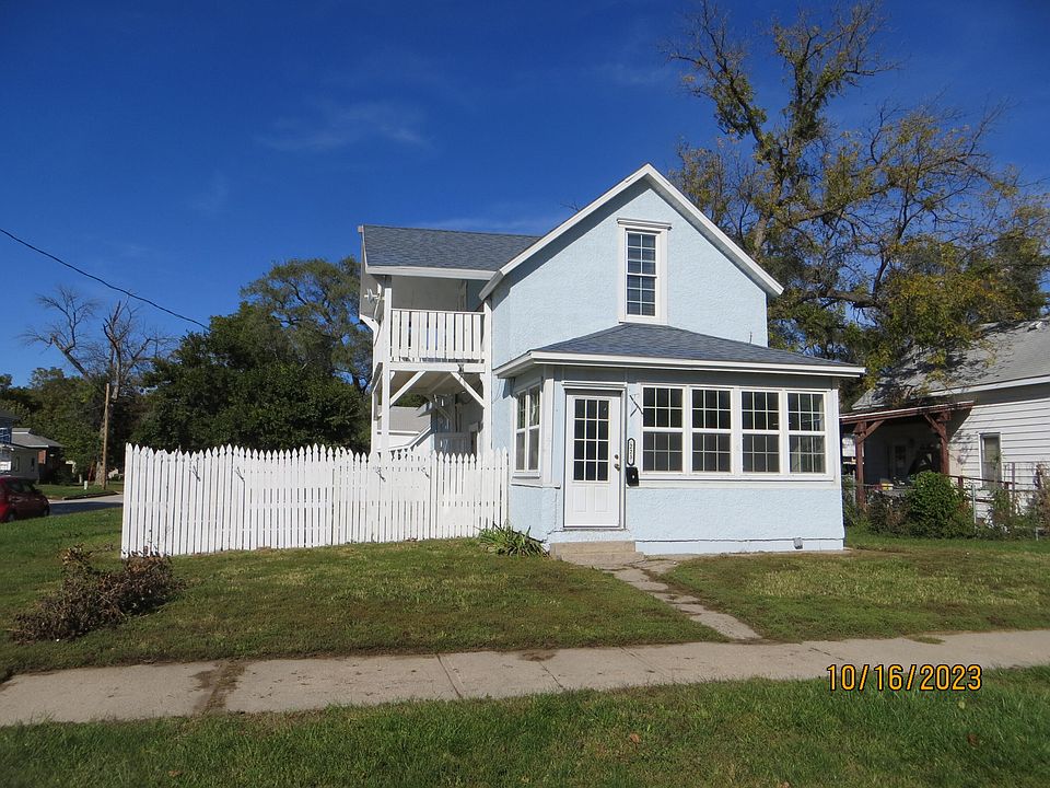 1st image of 223 W Huron St