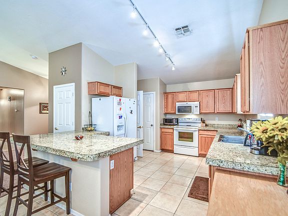 4th image of 16300 N Naegel Dr