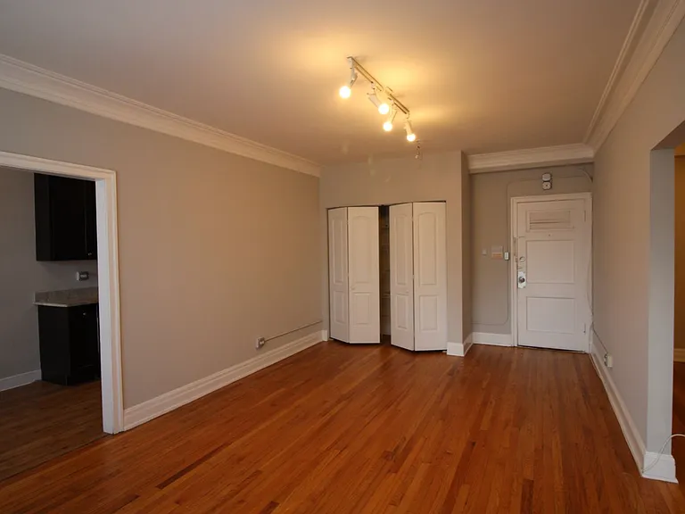 1206-10 W Granville Ave — Photo 3
