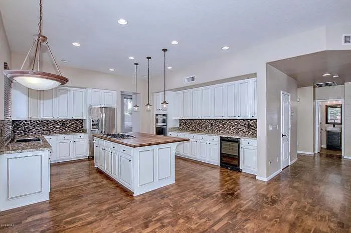 562 N Danielson Way — Photo 5