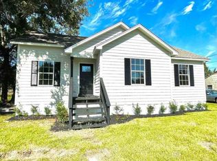 180 Granger Dr, Bridge City, TX 77611
