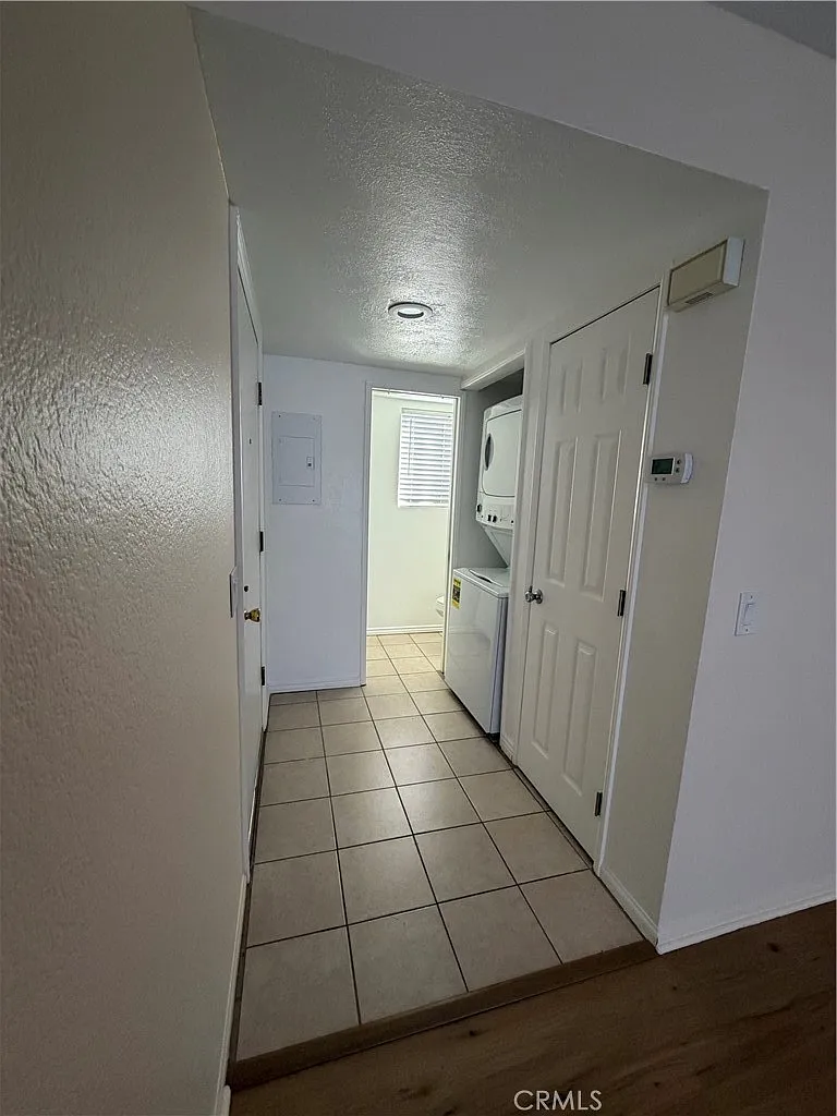 Building Photo - 23391 La Crescenta