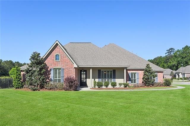 Immaculate 4 BD/3 Full Baths Home in Demand Subdivision.