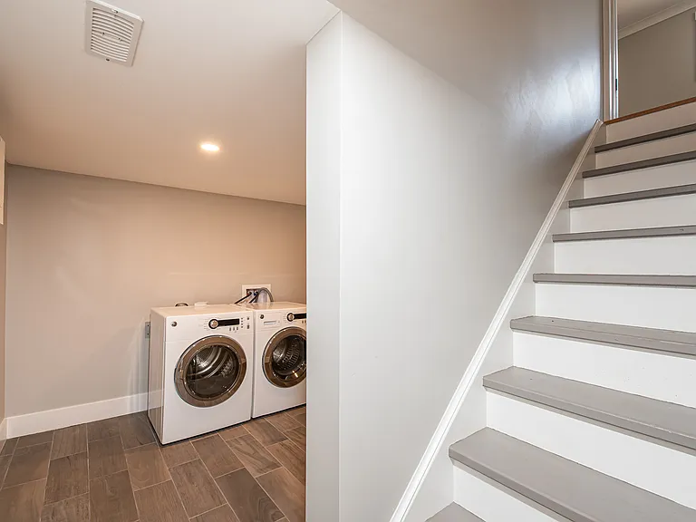 3222 Peter St #1 — Photo 2