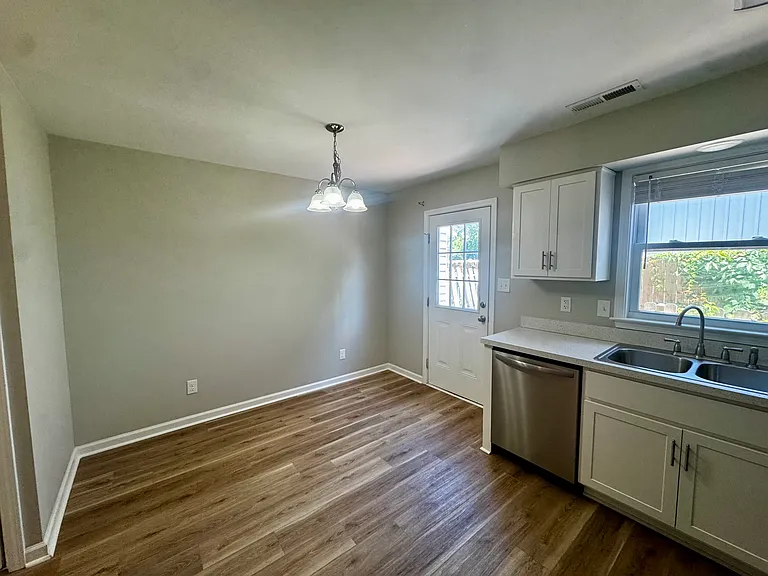 6700 Jefferson Pl #B — Photo 8