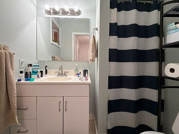 5th image of 245 Beacon St #3B