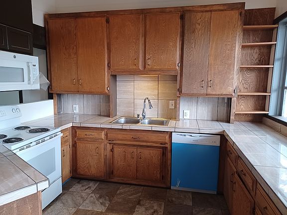 4th image of 655 E Alvarado St