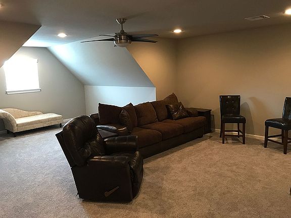 Upstairs Gameroom/5th Bed