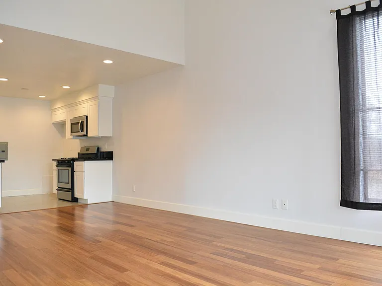 2491 Purdue Ave #201 — Photo 12