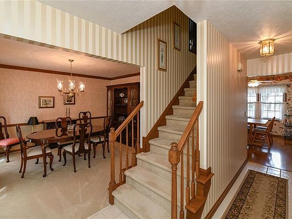 5th image of 32150 Hampton Ct