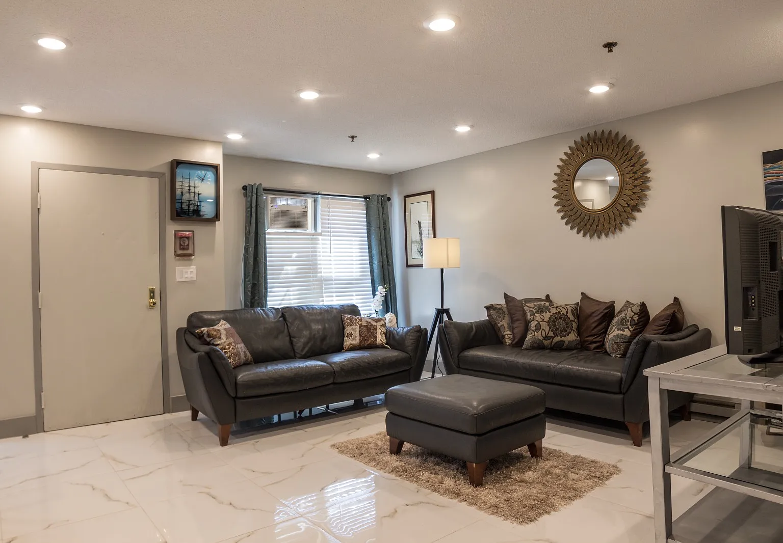 2 bed, $1,600 — Photo 2