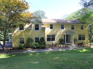 29 Mt Holly Rd E, Katonah, NY 10536