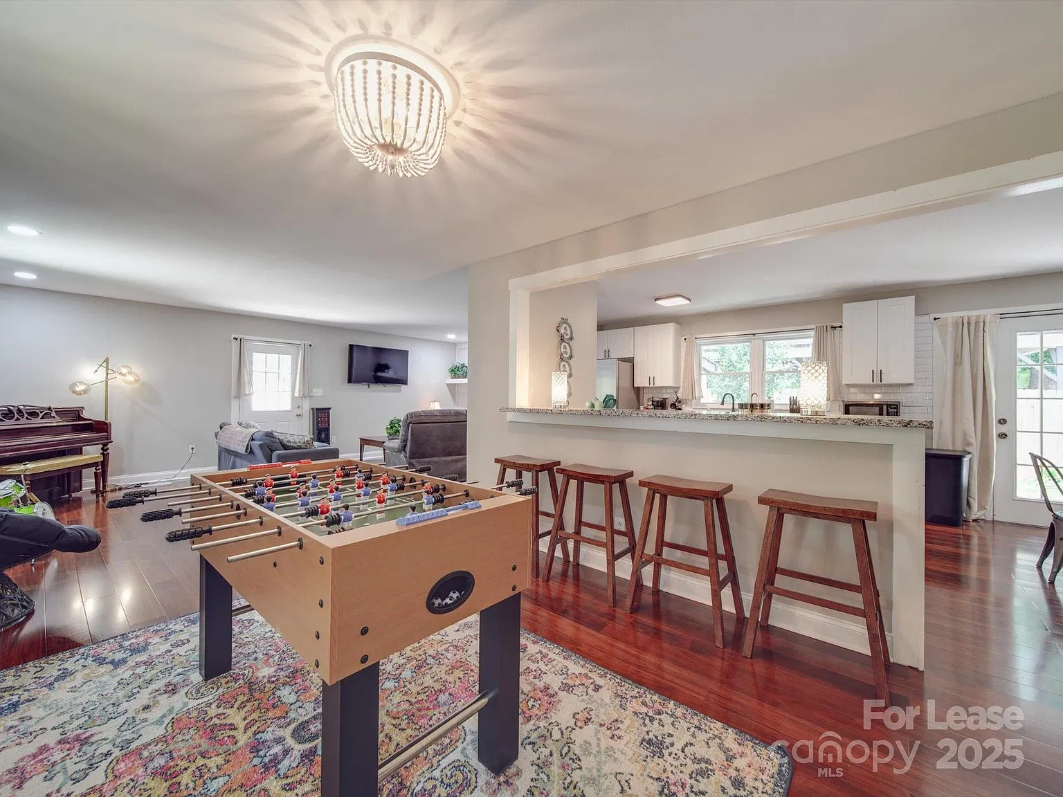 3 bed, 1.5 bath, 1476 sqft, $3,500 — Photo 2