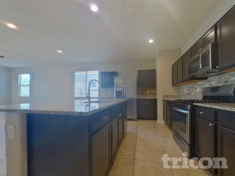 3712 N 310th Ln — Photo 5
