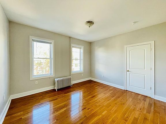 4th image of 943A Pavonia Ave #34