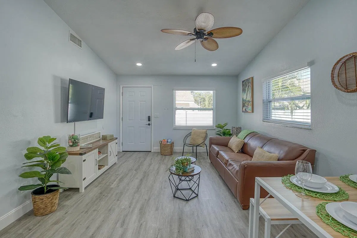 2 bed, 775 sqft, $1,800 — Photo 2