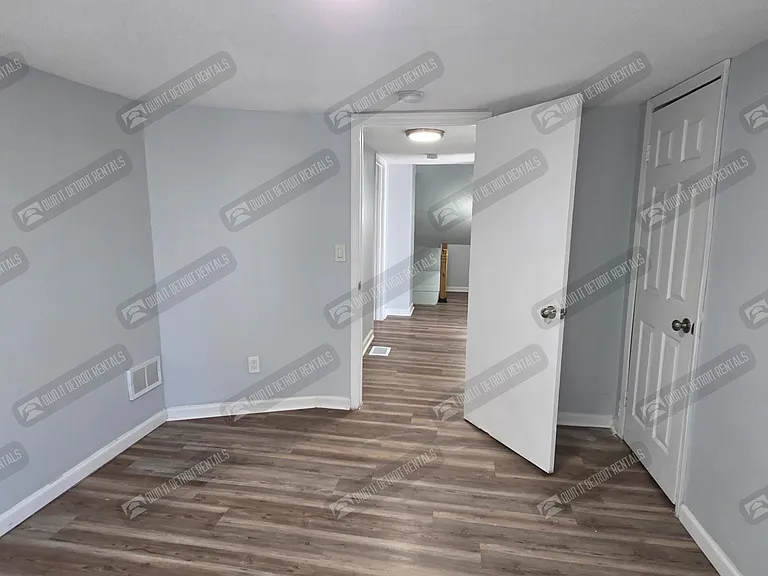4188 Buckingham Ave — Photo 15