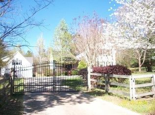 65 Lake Place Dr, Lavonia, GA 30553