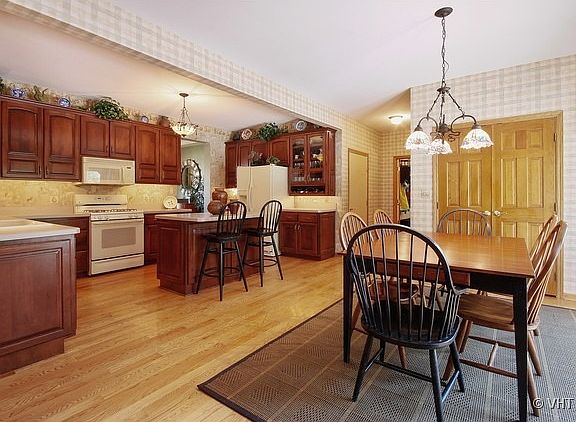 3rd image of 24615 Lincolnway St