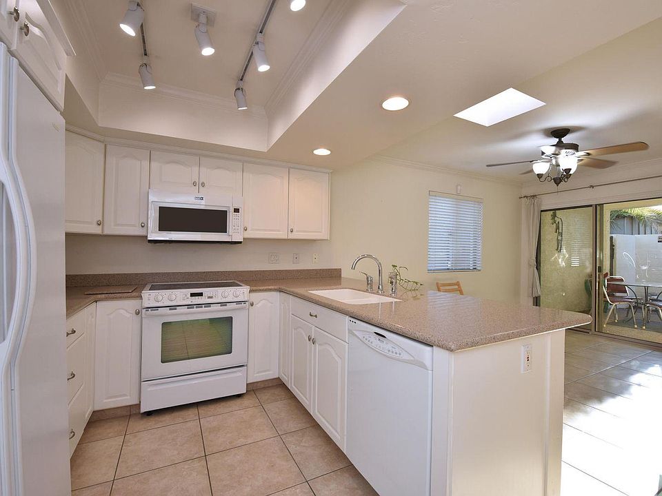 1st image of 5326 N Las Casitas Pl