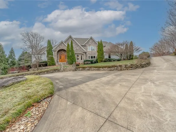 14 Grosbeak Way, Landrum, SC 29356