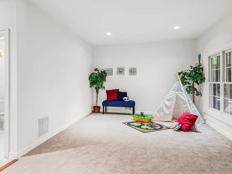 9590 Lagersfield Cir — Photo 33