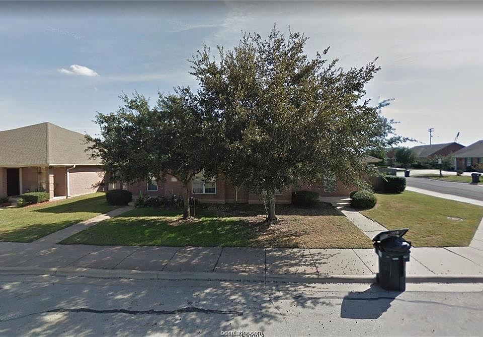 2nd image of 904 Willow Pond St