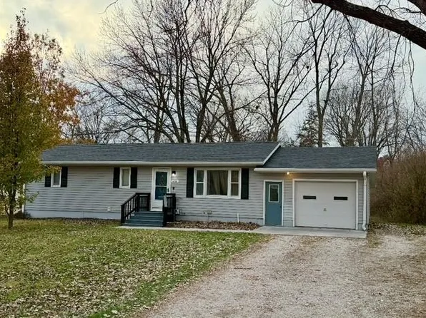 906 S 5th St, Savannah, MO 64485