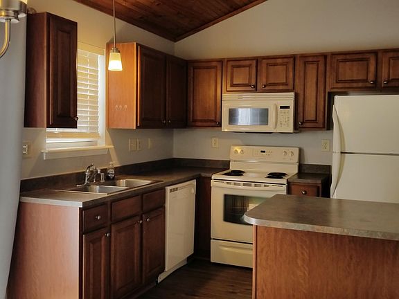 4th image of 3588 Lochdale Ter